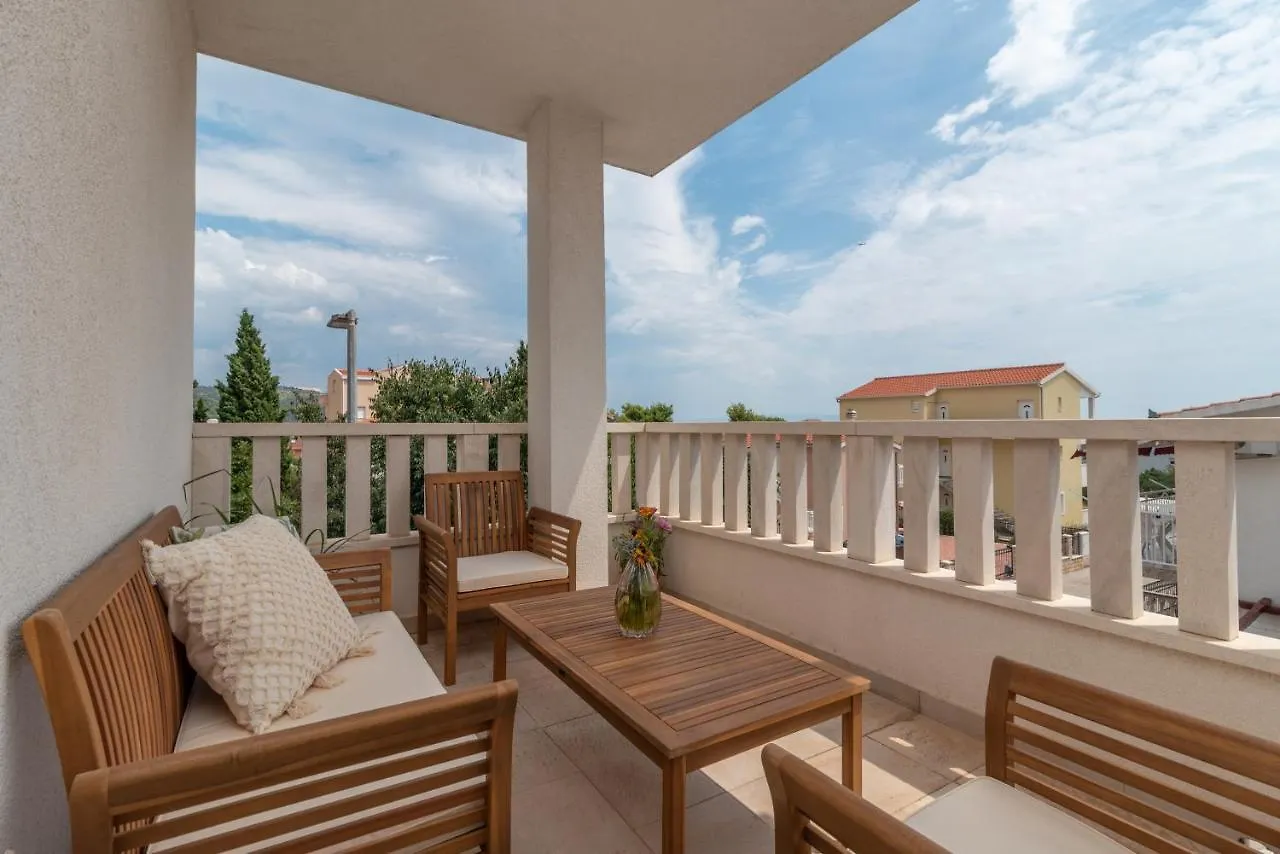 Relax Apartamento Trogir 0*,  Croácia